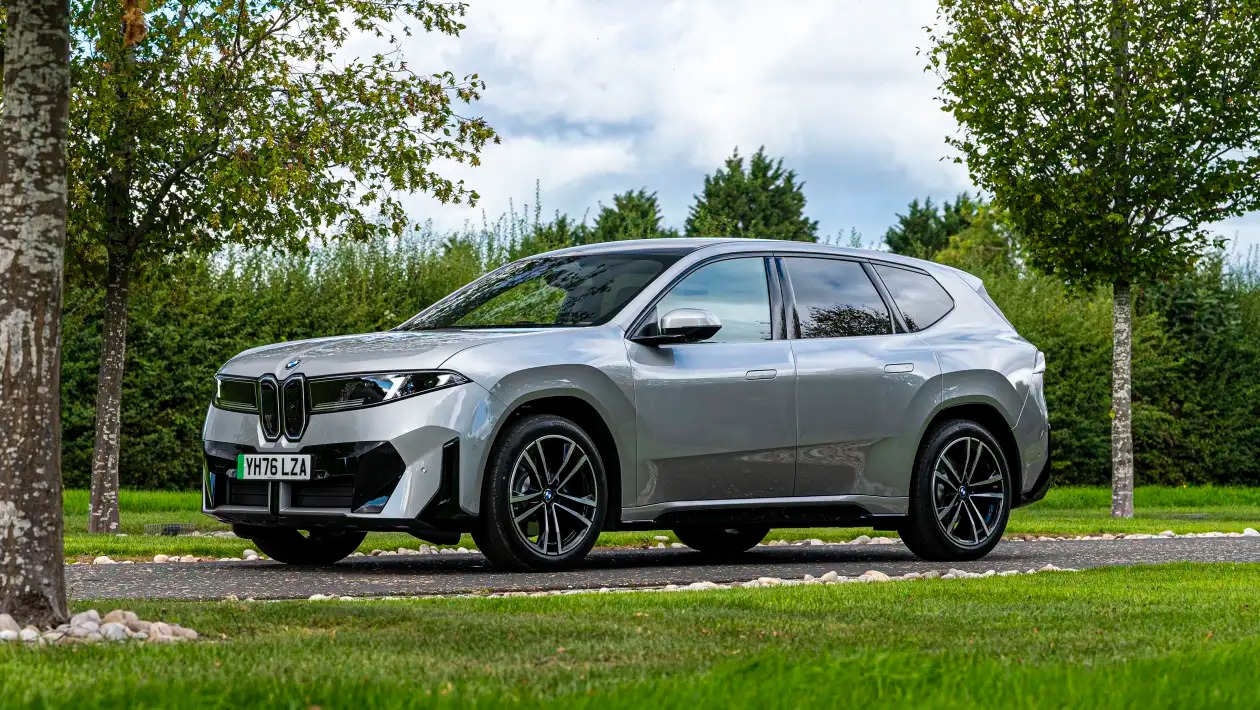 BMW iX3 40 M Sport 2026: Η «μικρή» έκδοση που τα σπάει