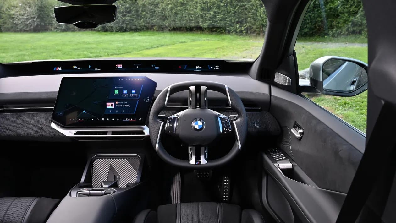 BMW iX3 40 M Sport 2026: Η «μικρή» έκδοση που τα σπάει