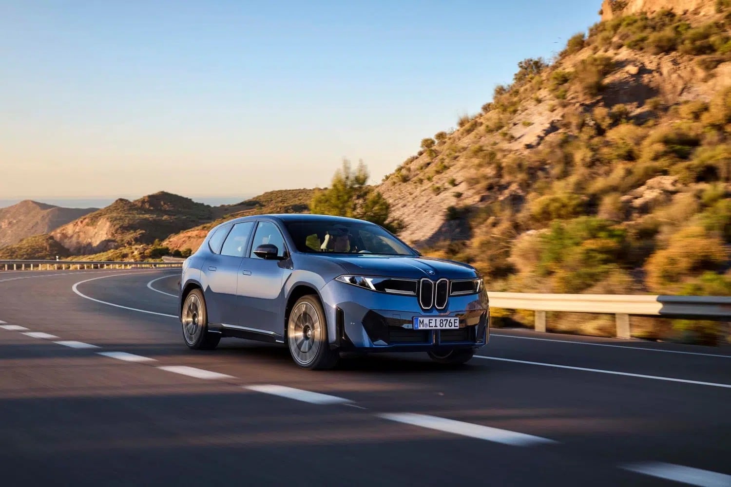 BMW iX3 vs Volvo EX60: Η μάχη των ηλεκτρικών SUV με αυτονομία πάνω από 800 χλμ