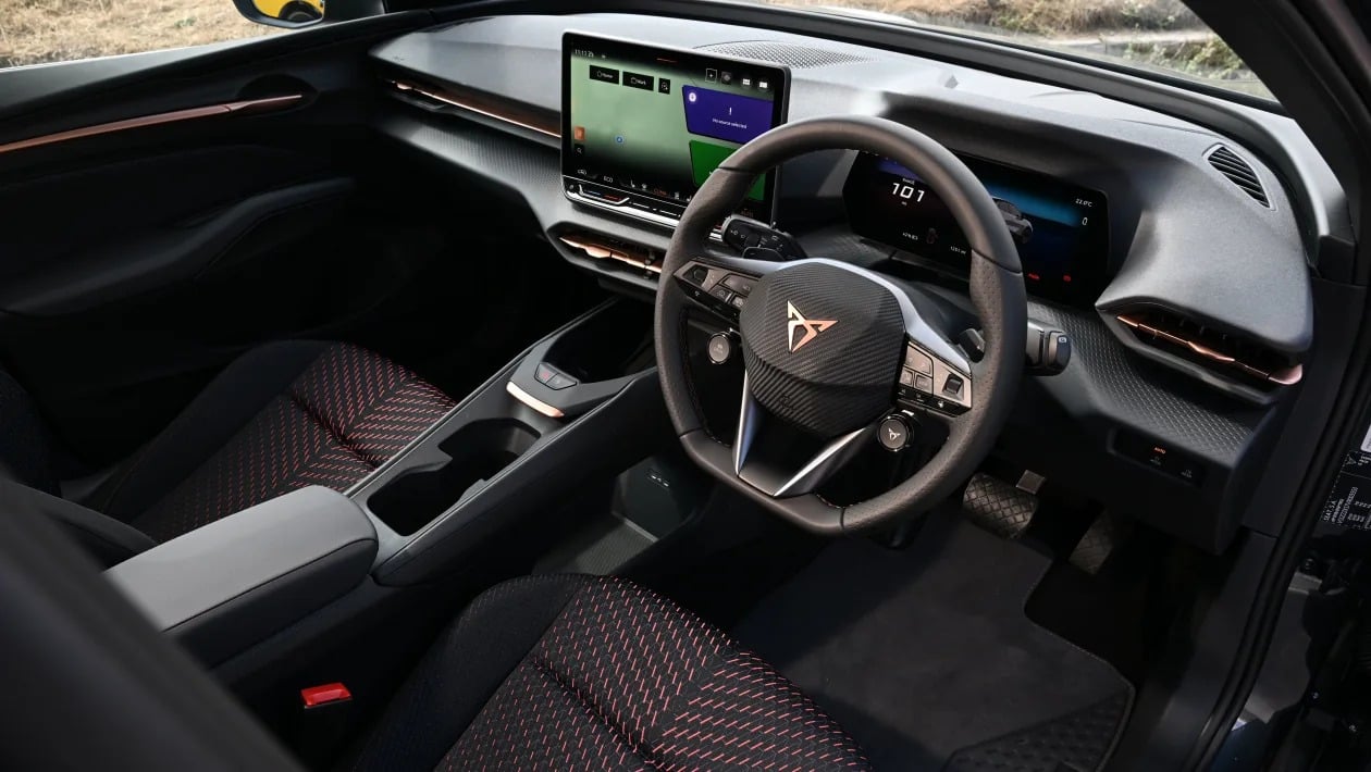 Cupra Raval vs Renault 5: Η «κόντρα» των ηλεκτρικών supermini