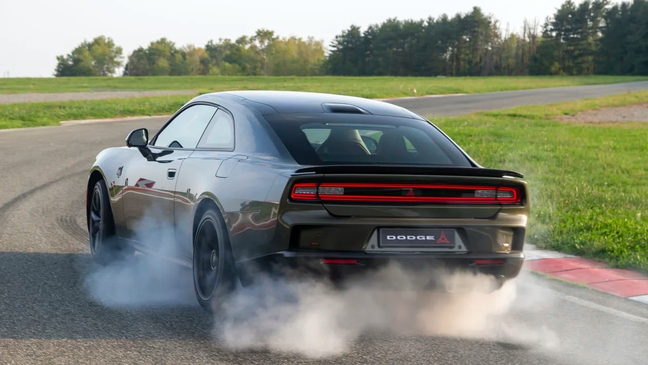 Dodge Charger: Το muscle car των 680 PS επιστρέφει στην Ευρώπη πιο άγριο από ποτέ