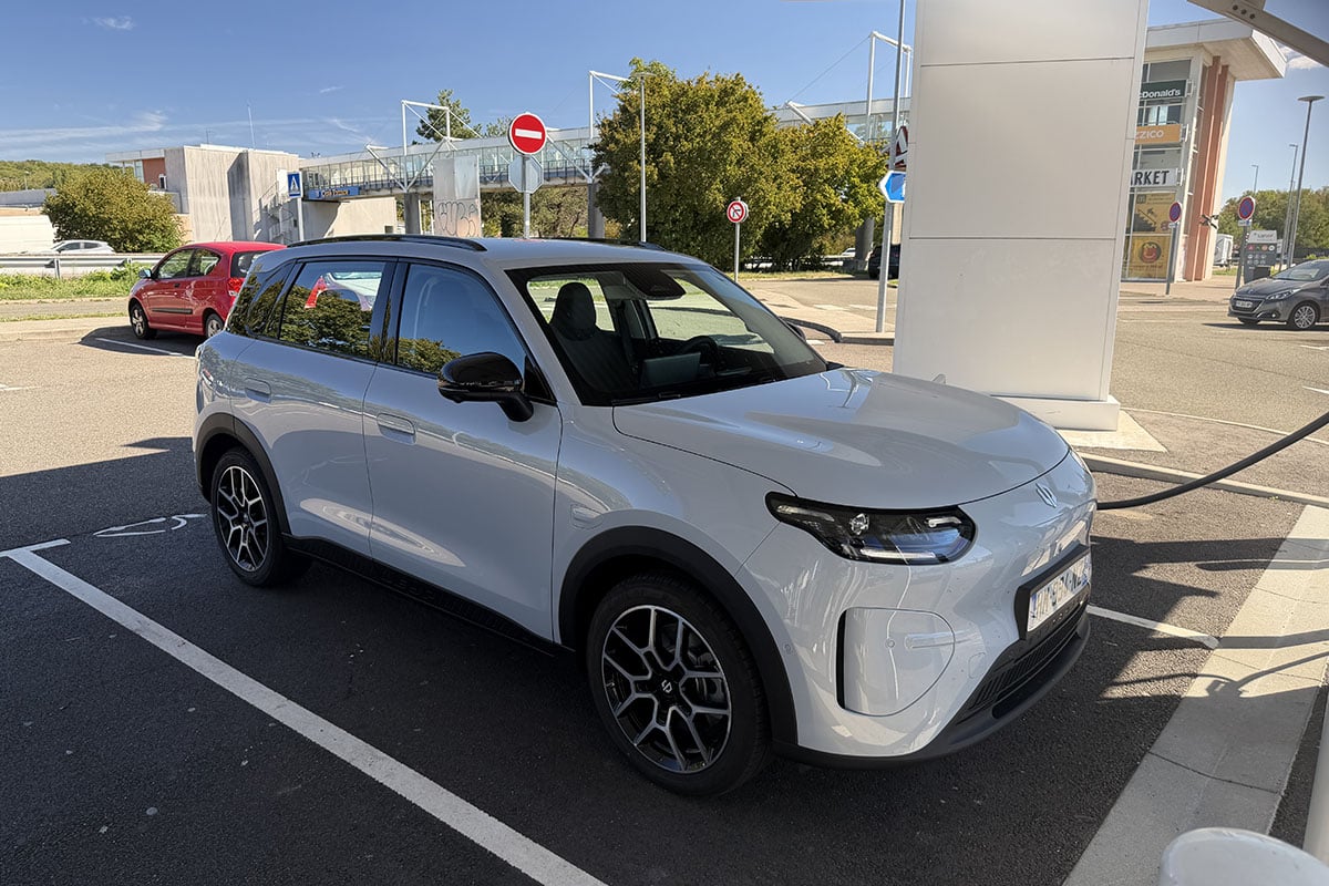 Leapmotor B03x: Το νέο ηλεκτρικό SUV που φορτίζει πριν προλάβεις να πιεις καφέ