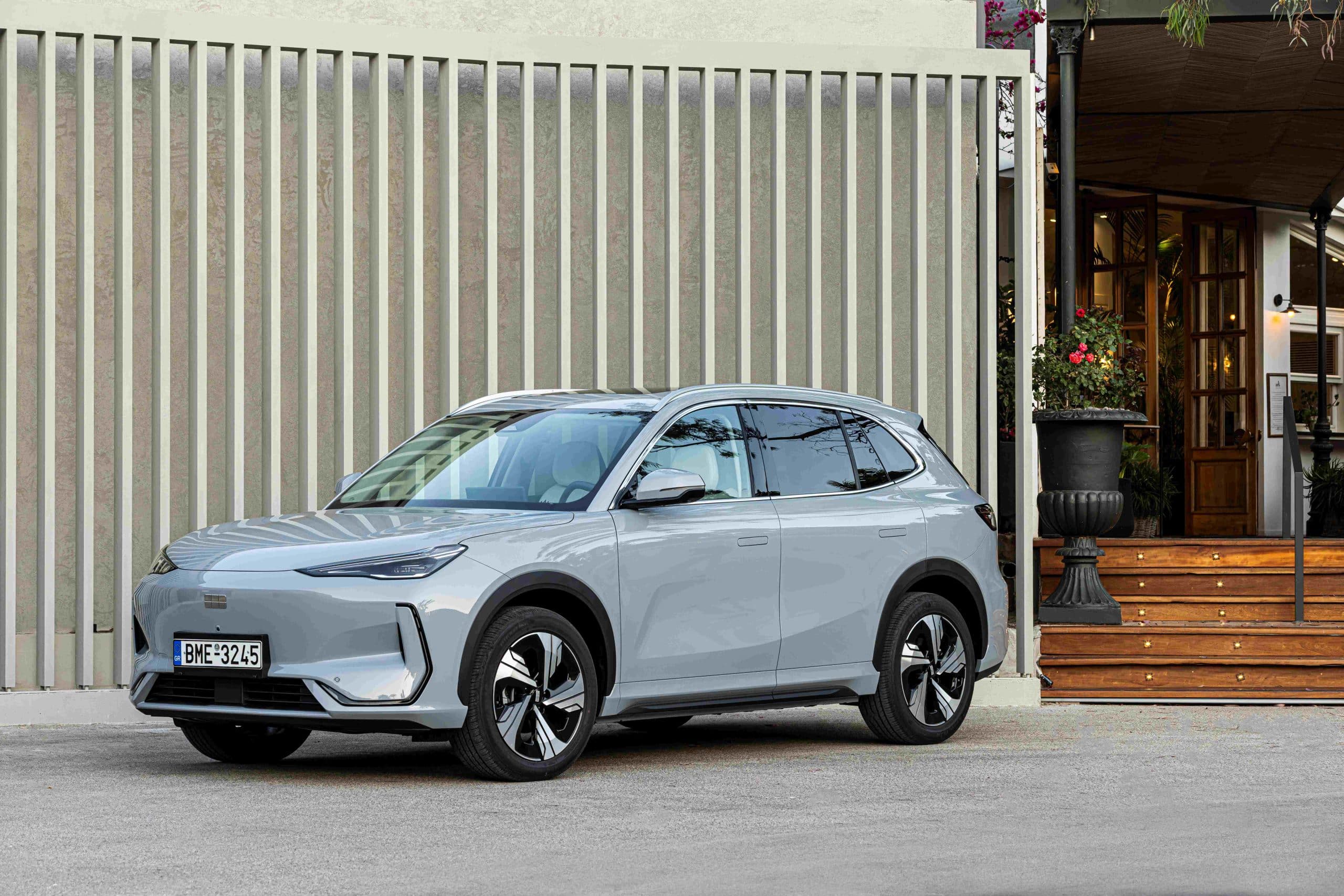 Νέα γκάμα Geely E5: Με μεγαλύτερη μπαταρία 68 kWh, αυτονομία 475 χλμ. και τιμή από €29.990