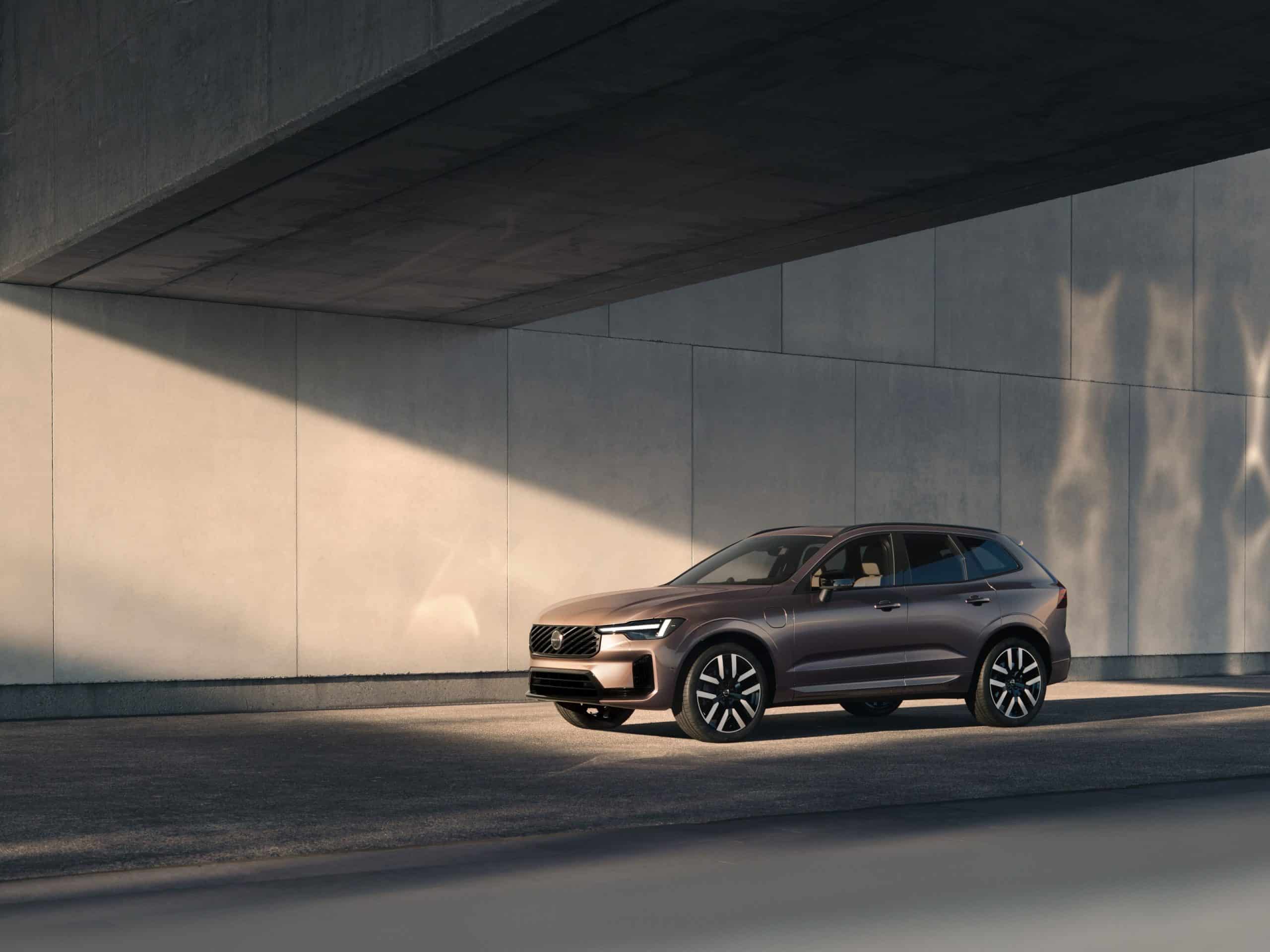 Νέο Volvo XC60 PHEV: Έως 200 χλμ. χωρίς να κάψει σταγόνα βενζίνης