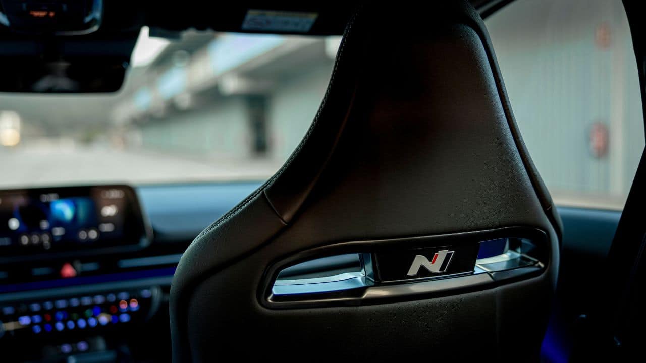 «Πίνοντας το αίμα» στη πίστα σε ένα Hyundai Ioniq 6 N 