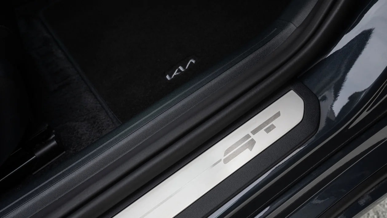 Η Kia βάζει φωτιά στα ηλεκτρικά hot hatch με το νέο EV4 GT