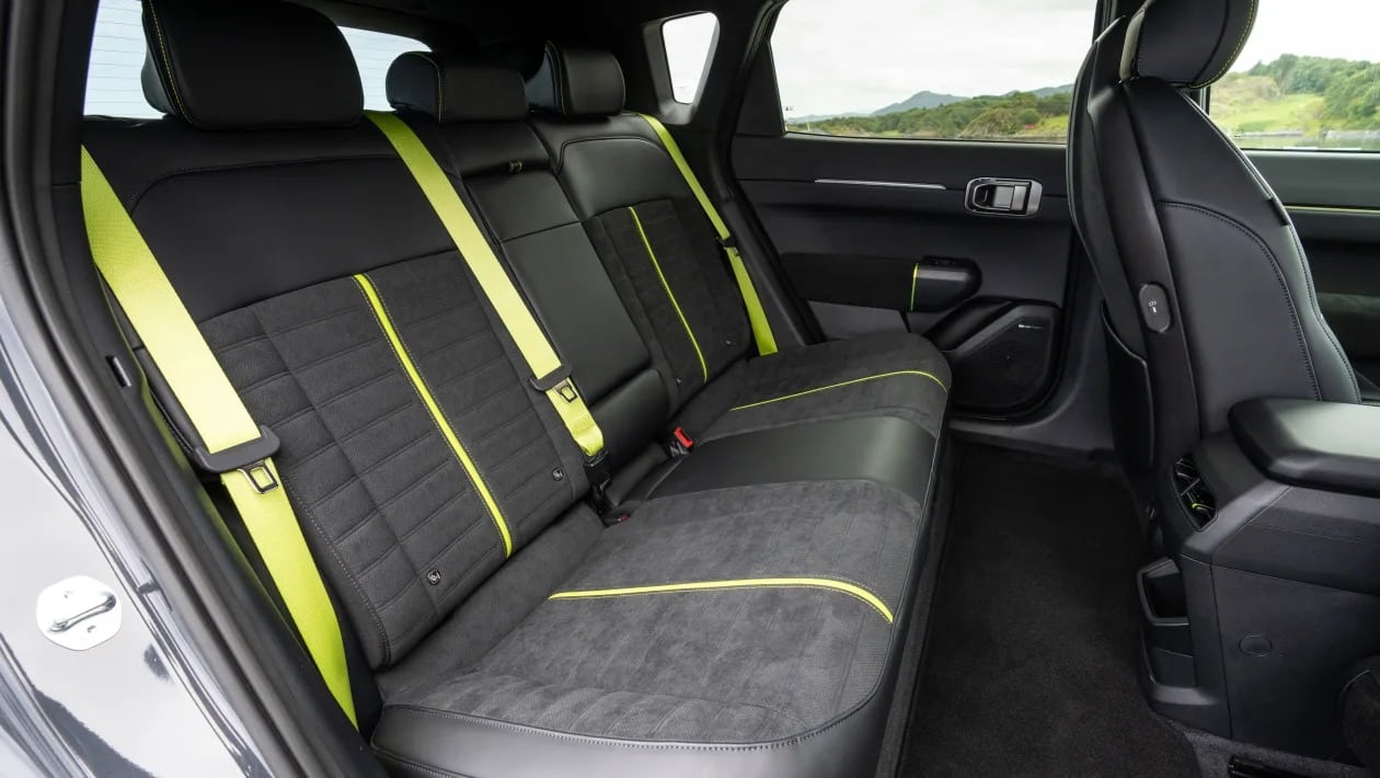 Η Kia βάζει φωτιά στα ηλεκτρικά hot hatch με το νέο EV4 GT