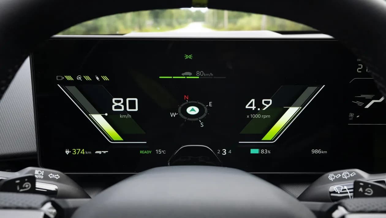 Η Kia βάζει φωτιά στα ηλεκτρικά hot hatch με το νέο EV4 GT