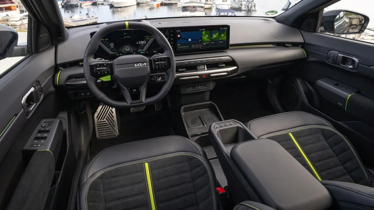 Η Kia βάζει φωτιά στα ηλεκτρικά hot hatch με το νέο EV4 GT