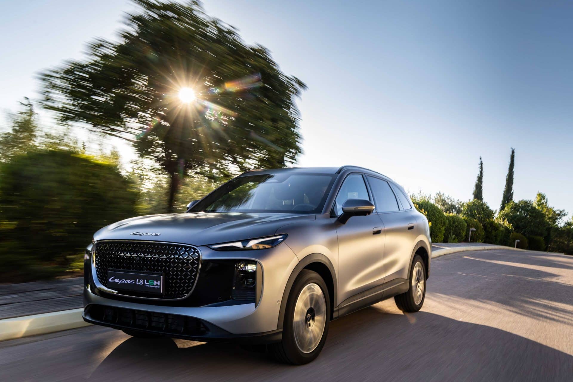 Το LEPAS L8 PHEV αξιοποιεί την κορυφαία τεχνολογία για να δημιουργήσει την απόλυτη «Elegant Driving» εμπειρία
