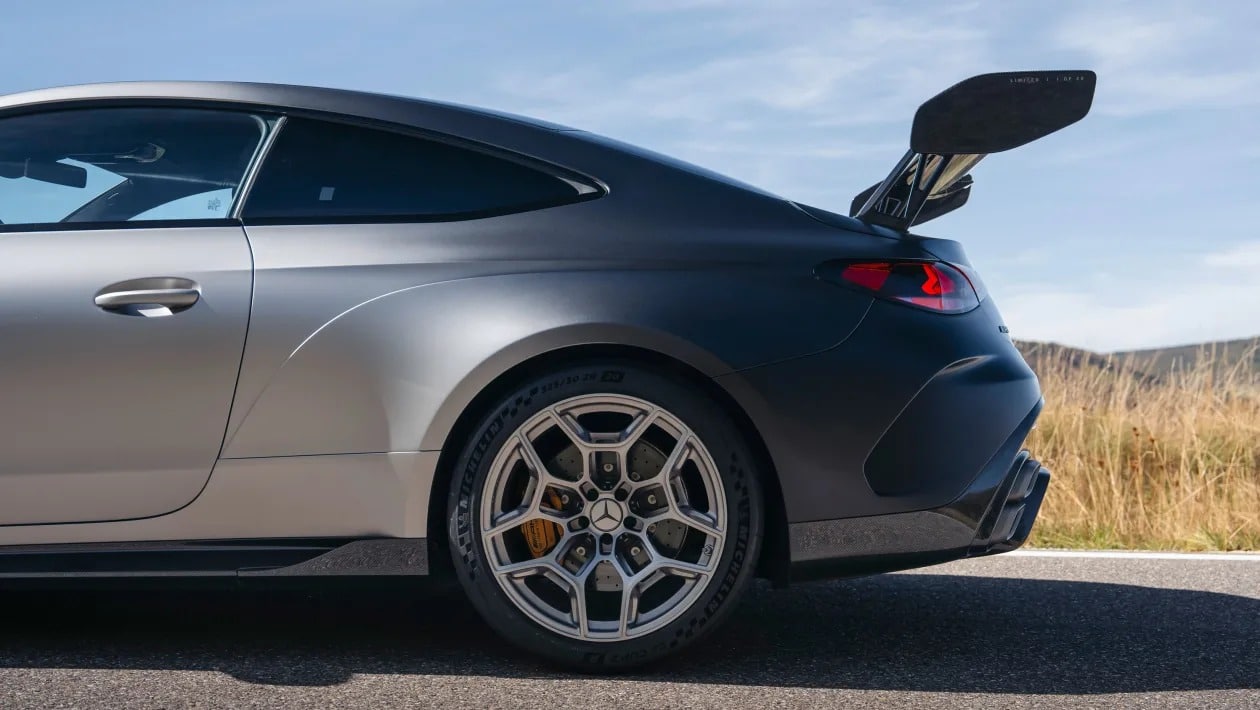 Η Mercedes-AMG έφτιαξε το απόλυτο «θηρίο»: V8, πίσω κίνηση και 636 PS