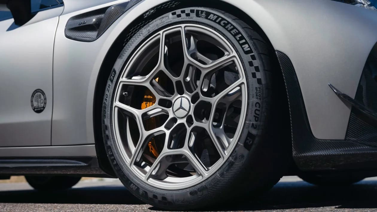 Η Mercedes-AMG έφτιαξε το απόλυτο «θηρίο»: V8, πίσω κίνηση και 636 PS