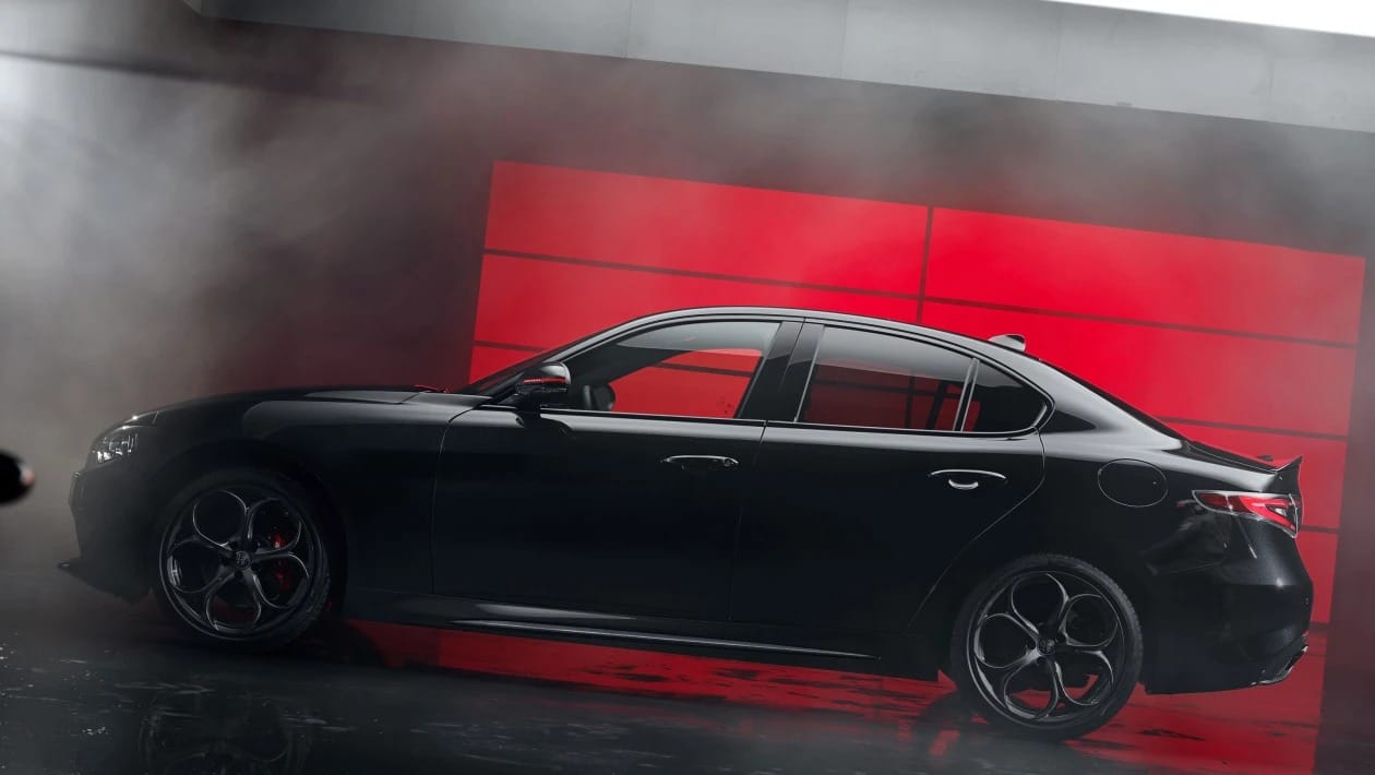 Η Alfa Romeo φέρνει τη Luna Rossa στους δρόμους – Δείτε τις νέες ξεχωριστές εκδόσεις