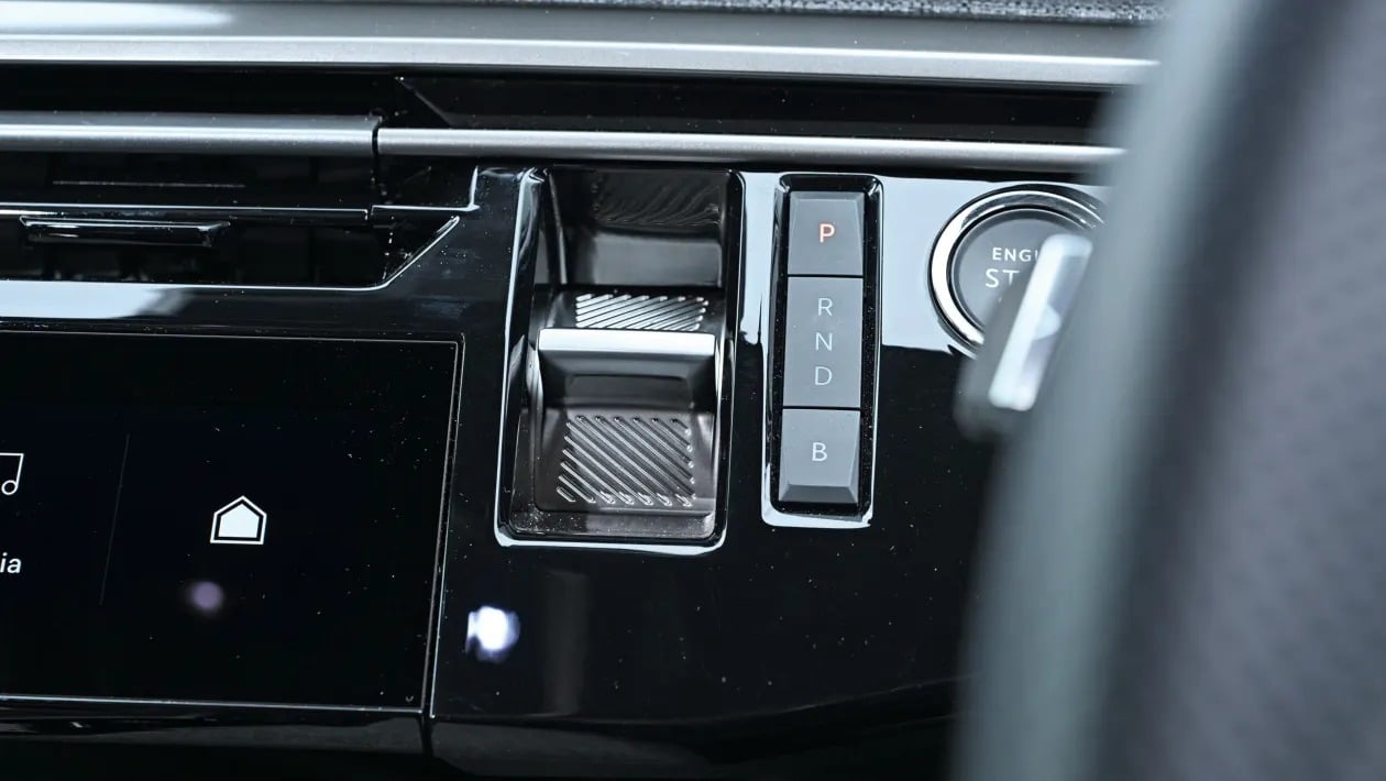 Nissan X-Trail vs Peugeot 5008: Η μεγάλη μάχη των 7θέσιων SUV