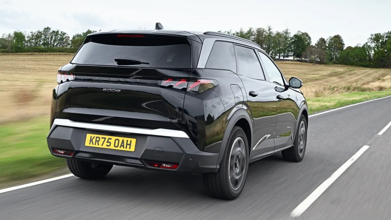 Nissan X-Trail vs Peugeot 5008: Η μεγάλη μάχη των 7θέσιων SUV