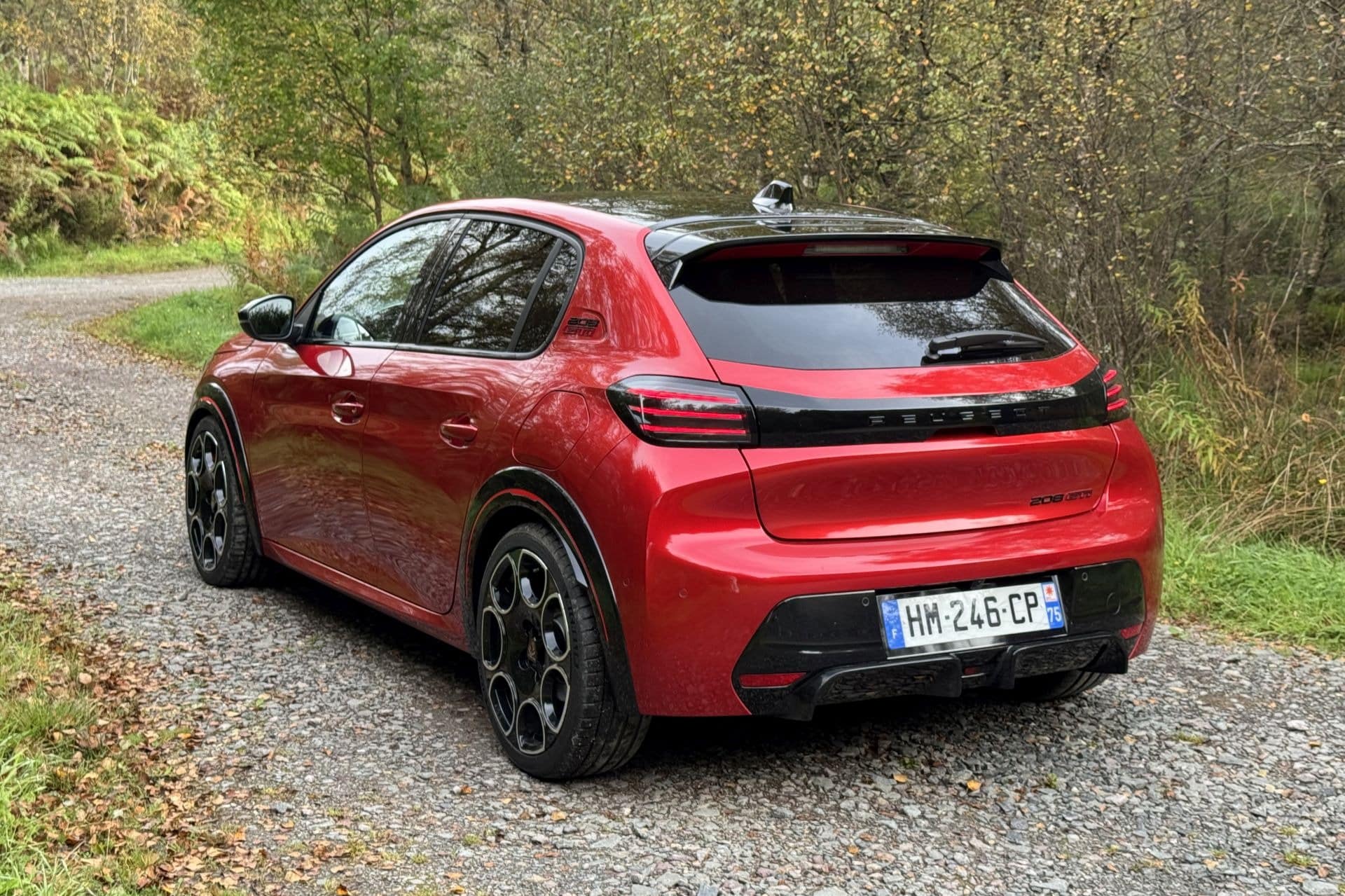 Peugeot E-208 GTi: Το ηλεκτρικό GTi που ξαναγράφει την ιστορία του 205