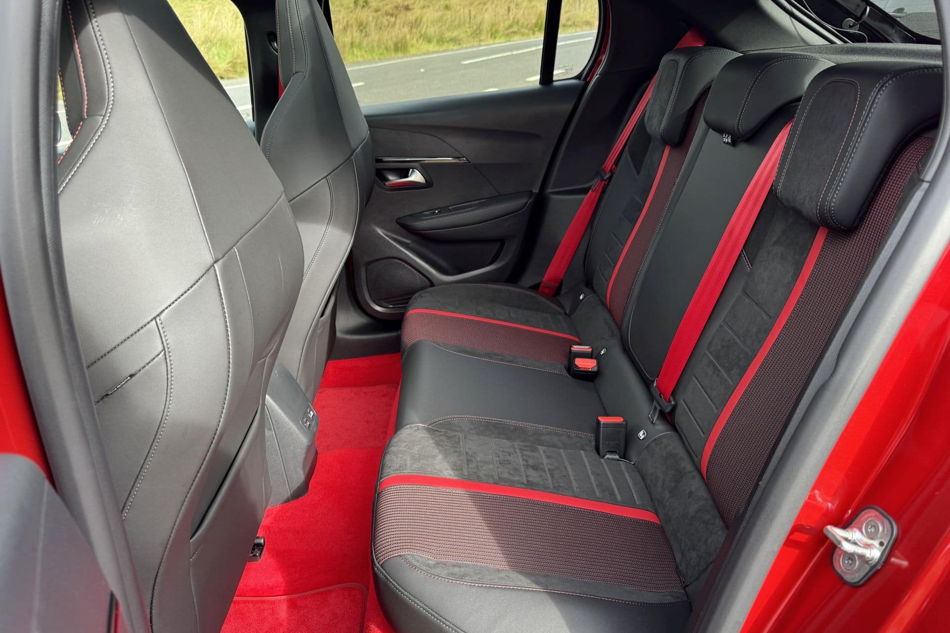 Peugeot E-208 GTi: Το ηλεκτρικό GTi που ξαναγράφει την ιστορία του 205