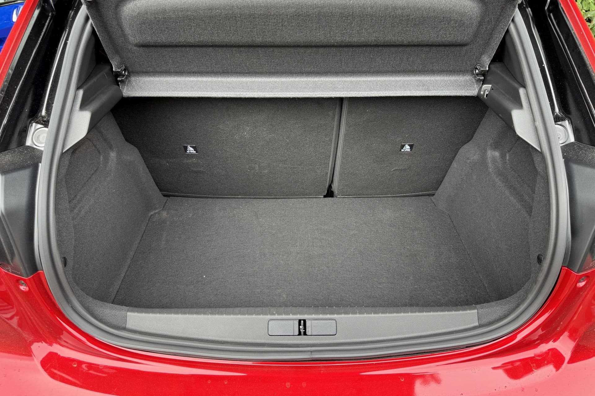 Peugeot E-208 GTi: Το ηλεκτρικό GTi που ξαναγράφει την ιστορία του 205