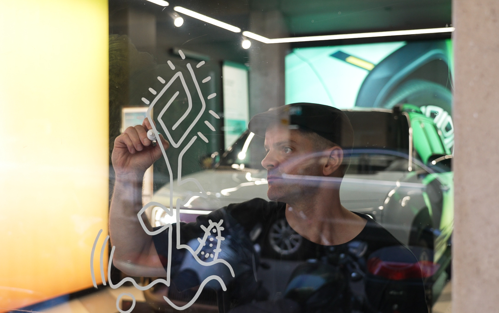 Η Renault αγκαλιάζει την τέχνη