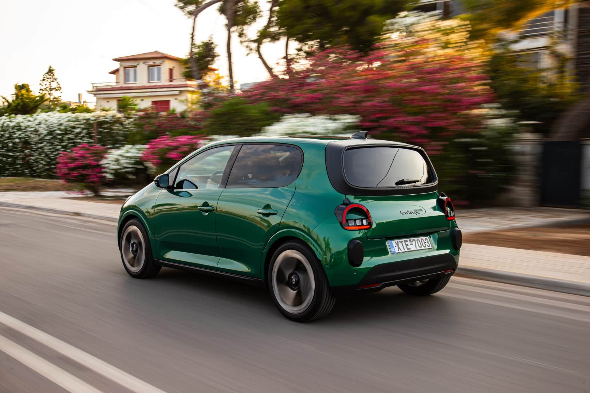 Ίδιο αυτοκίνητο με άλλο σήμα; Η σύγκριση Dacia Spring και Renault Twingo κρύβει εκπλήξεις