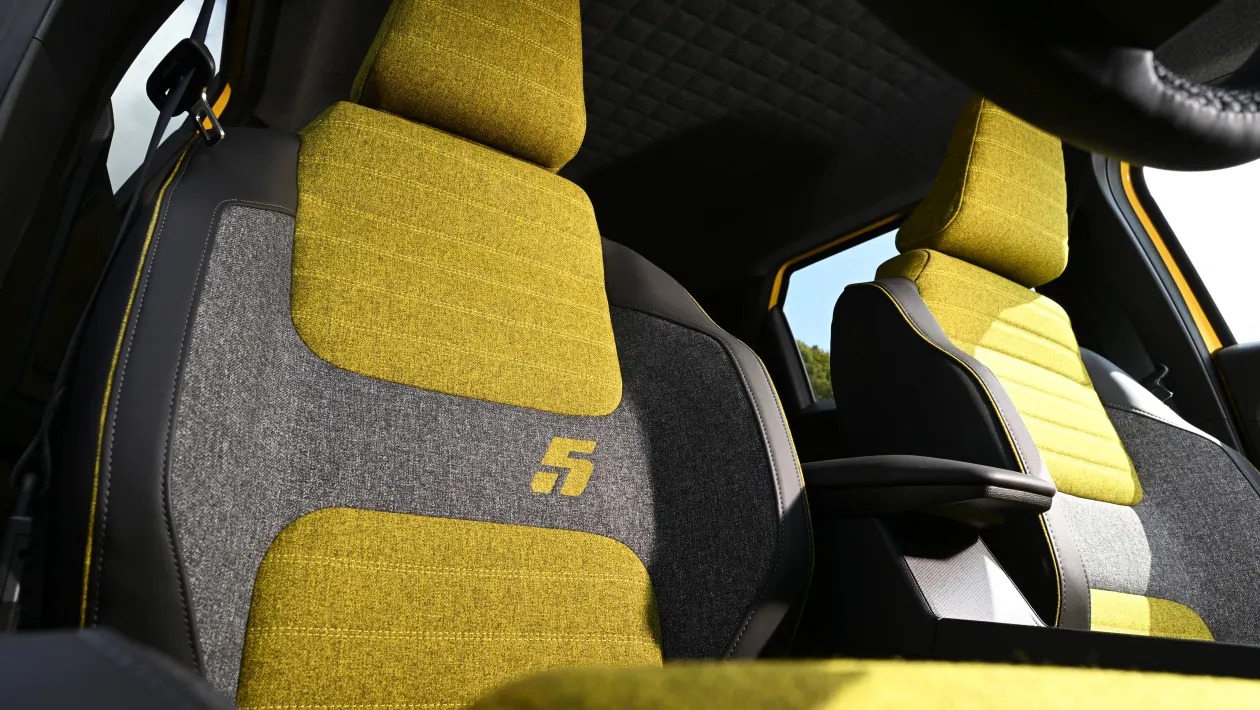 Cupra Raval vs Renault 5: Η «κόντρα» των ηλεκτρικών supermini