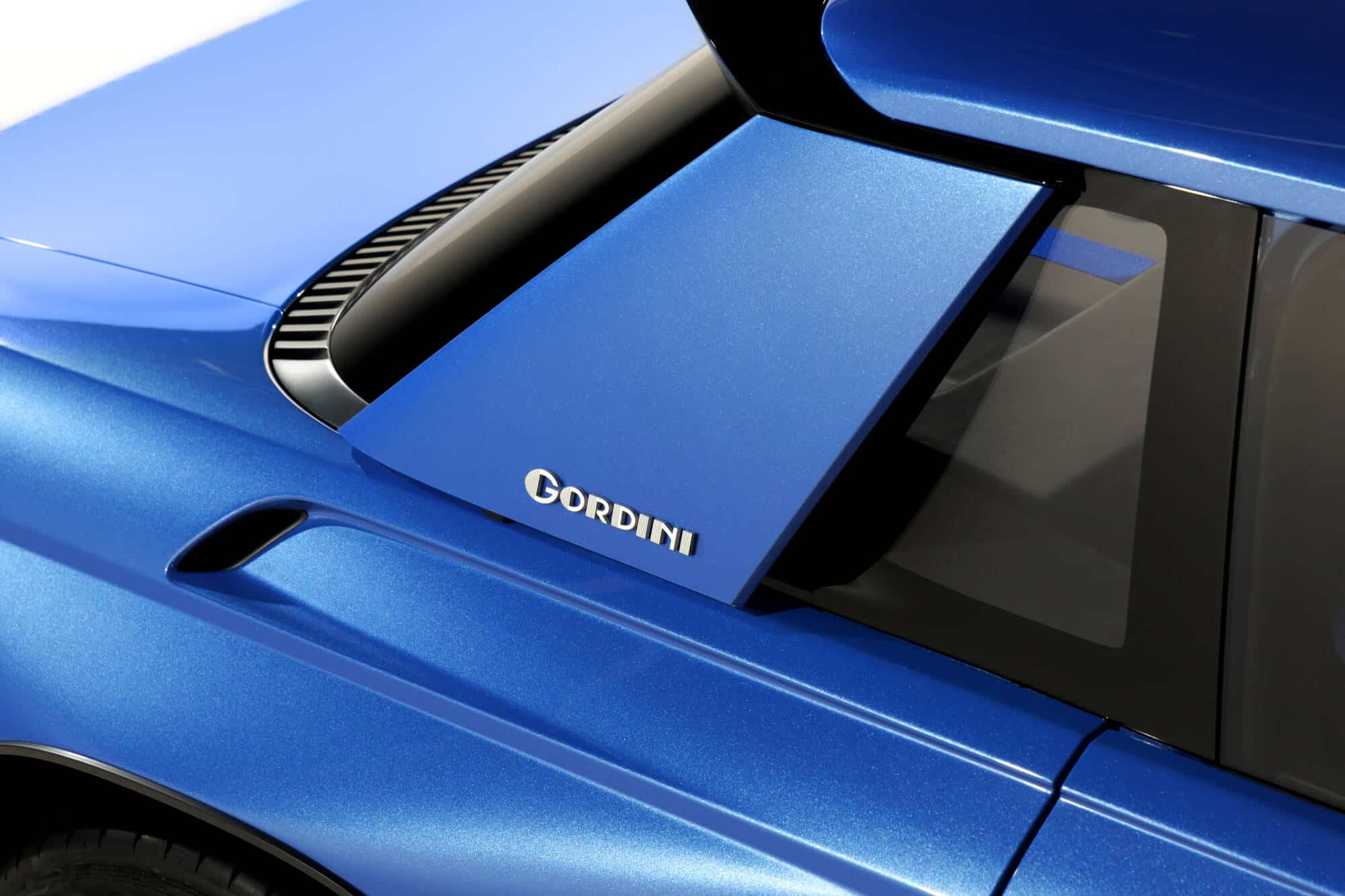 Το εμβληματικό Renault 8 Gordini μπαίνει στη πρίζα