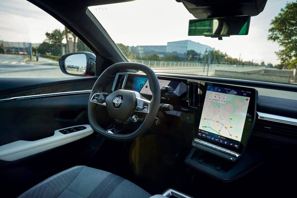 Renault Scenic E-Tech vs DS N°4: Ποιο γαλλικό ηλεκτρικό είναι η καλύτερη επιλογή;
