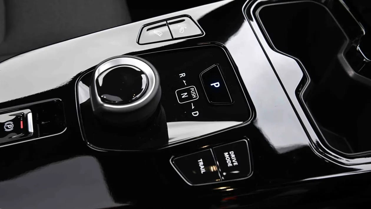 Suzuki e Vitara: Το ηλεκτρικό SUV των 184 PS που δεν φοβάται να βγει από την άσφαλτο