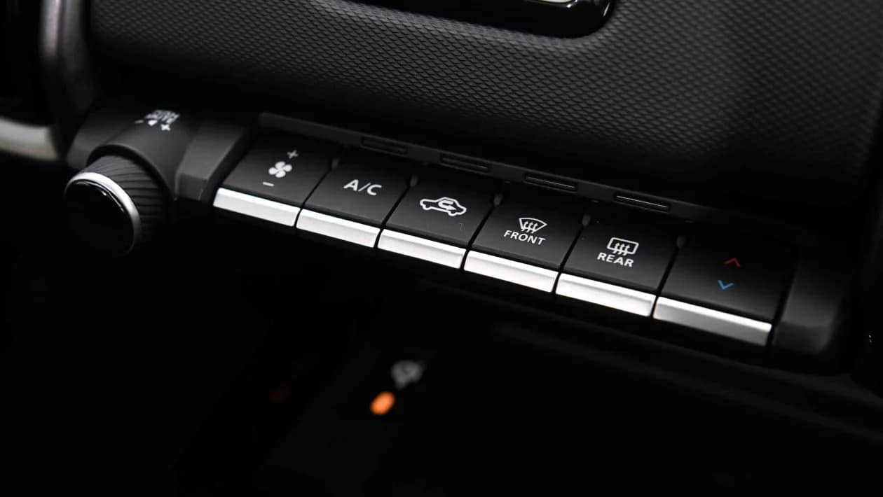 Suzuki e Vitara: Το ηλεκτρικό SUV των 184 PS που δεν φοβάται να βγει από την άσφαλτο