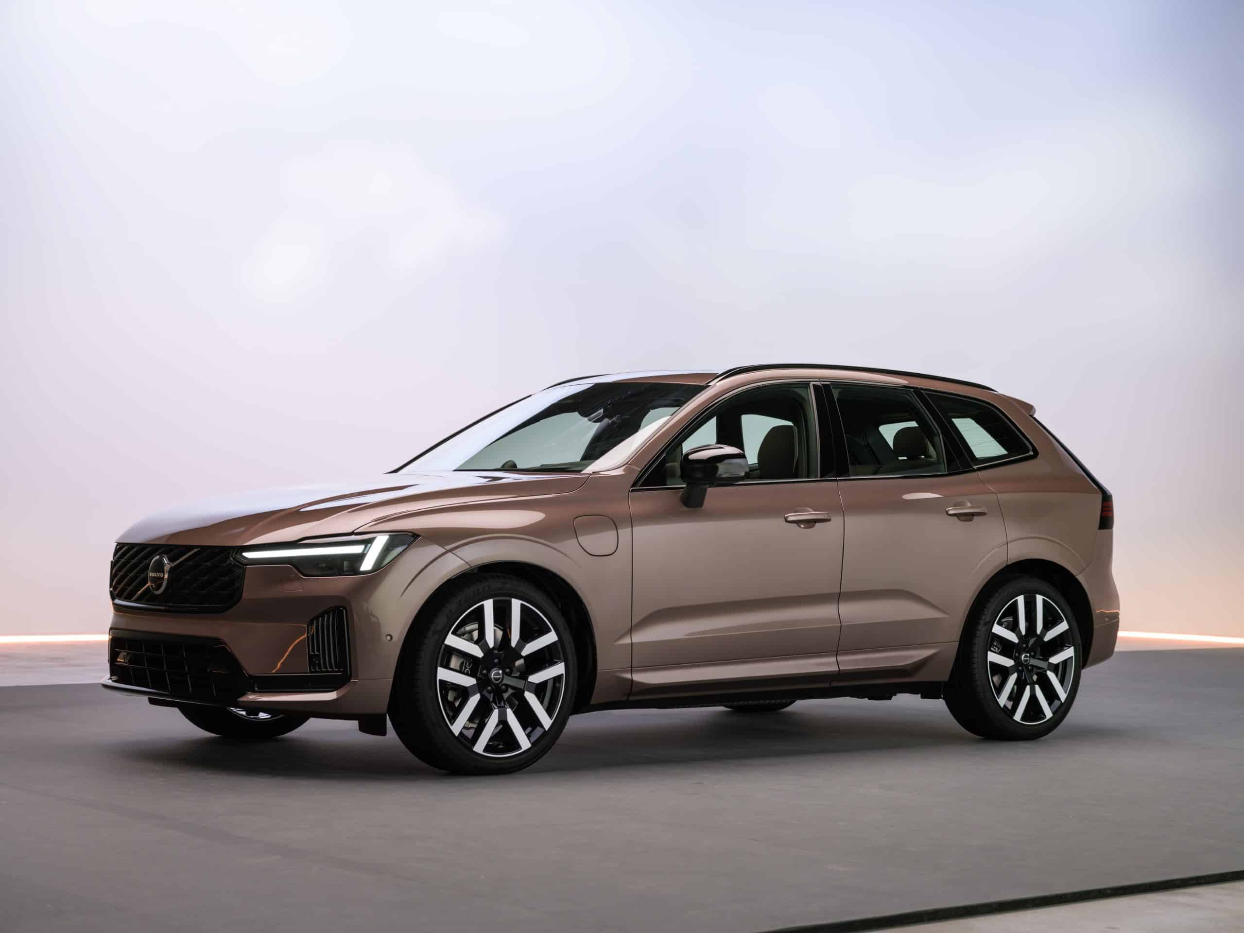 Η Volvo παρουσιάζει PHEV εκδόσεις μεγάλης αυτονομίας για τα XC60 και XC90