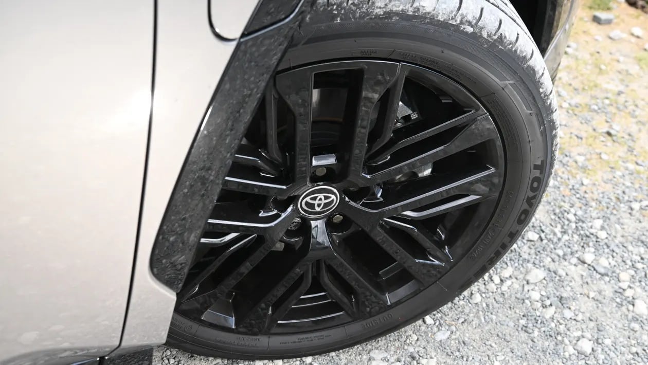 Hyundai Tucson vs Toyota RAV4 vs Mitsubishi Outlander: Η ελίτ των PHEV SUV συγκρούεται