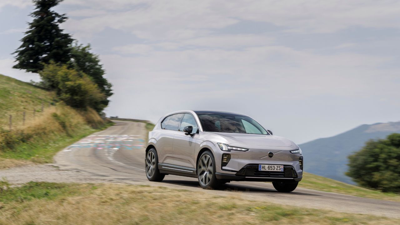 Volvo EX60 P10 AWD: Φόρτιση-αστραπή και 660 χλμ. αυτονομίας – Το ηλεκτρικό SUV που αλλάζει τα δεδομένα