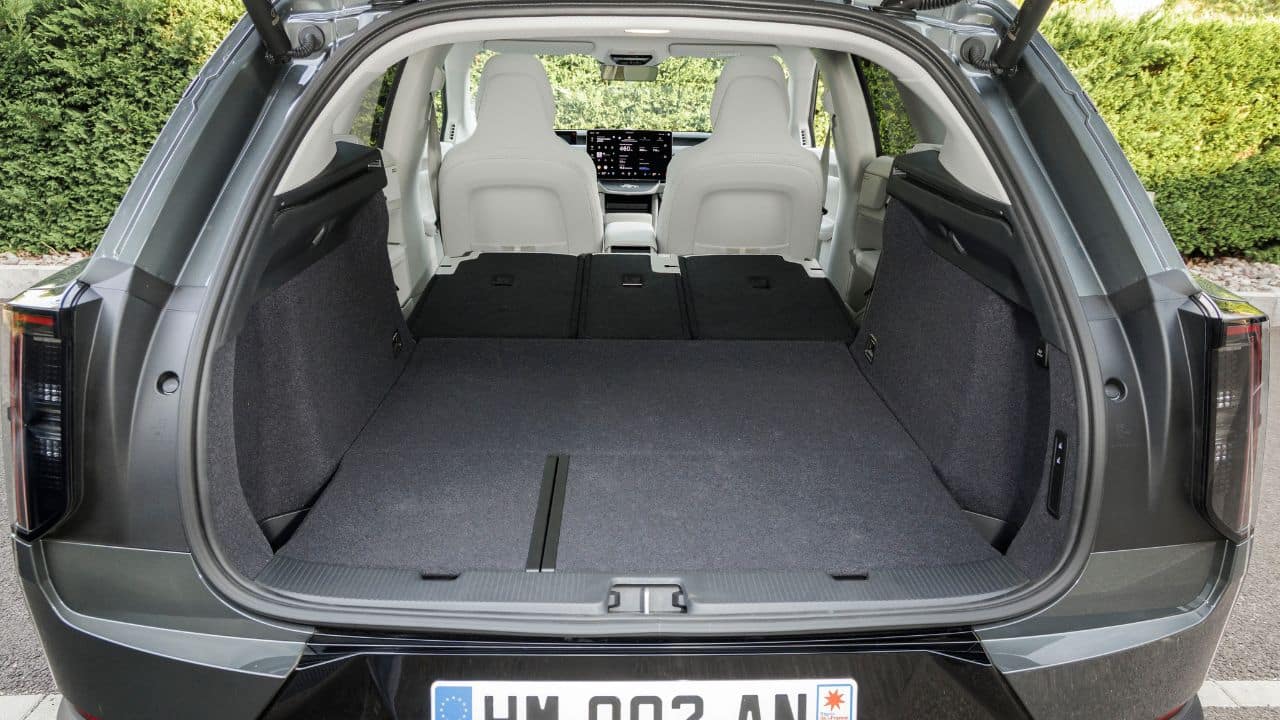 Volvo EX60 P10 AWD: Φόρτιση-αστραπή και 660 χλμ. αυτονομίας – Το ηλεκτρικό SUV που αλλάζει τα δεδομένα