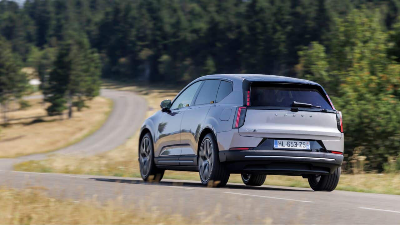 Volvo EX60 P10 AWD: Φόρτιση-αστραπή και 660 χλμ. αυτονομίας – Το ηλεκτρικό SUV που αλλάζει τα δεδομένα