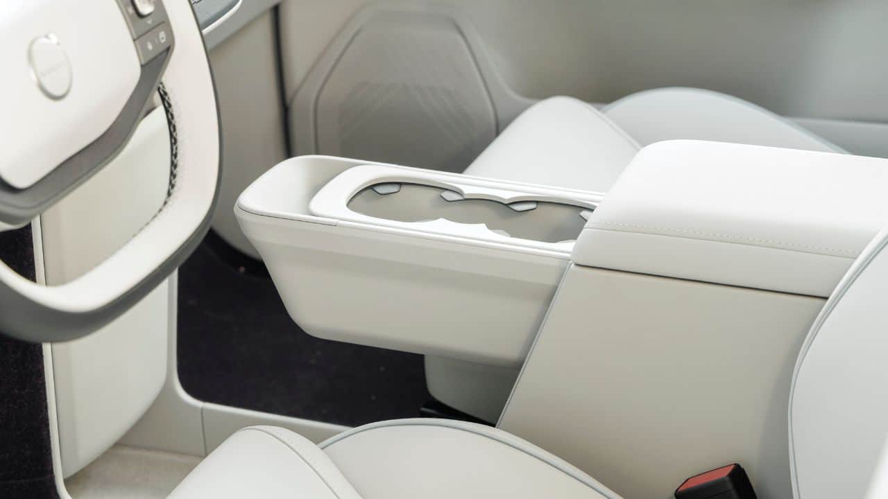 Volvo EX60 P10 AWD: Φόρτιση-αστραπή και 660 χλμ. αυτονομίας – Το ηλεκτρικό SUV που αλλάζει τα δεδομένα