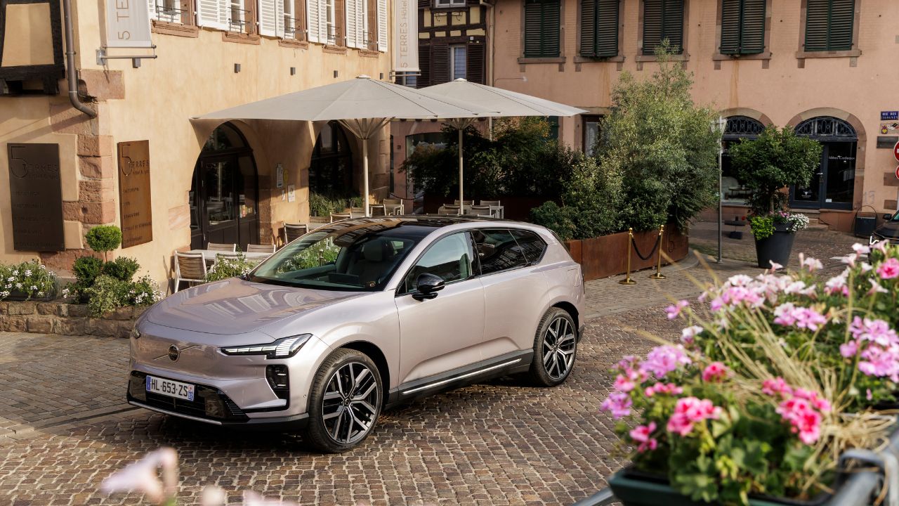 Volvo EX60 P10 AWD: Φόρτιση-αστραπή και 660 χλμ. αυτονομίας – Το ηλεκτρικό SUV που αλλάζει τα δεδομένα