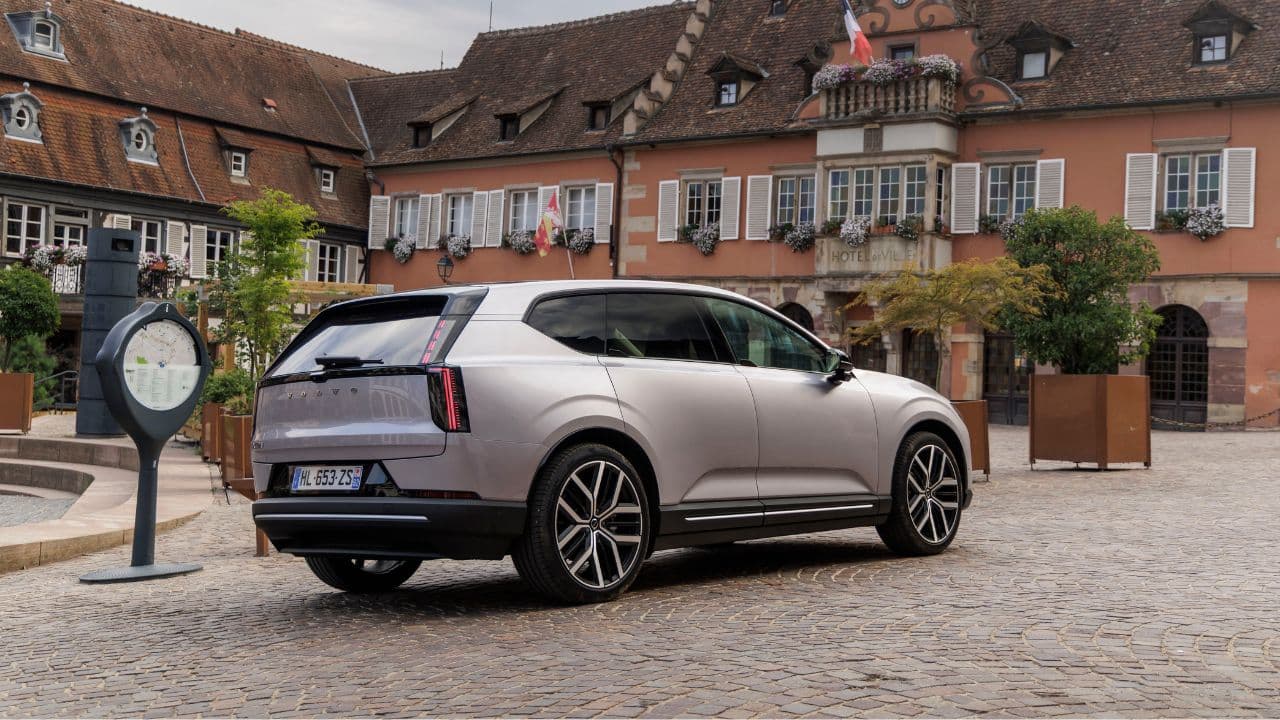 Volvo EX60 P10 AWD: Φόρτιση-αστραπή και 660 χλμ. αυτονομίας – Το ηλεκτρικό SUV που αλλάζει τα δεδομένα