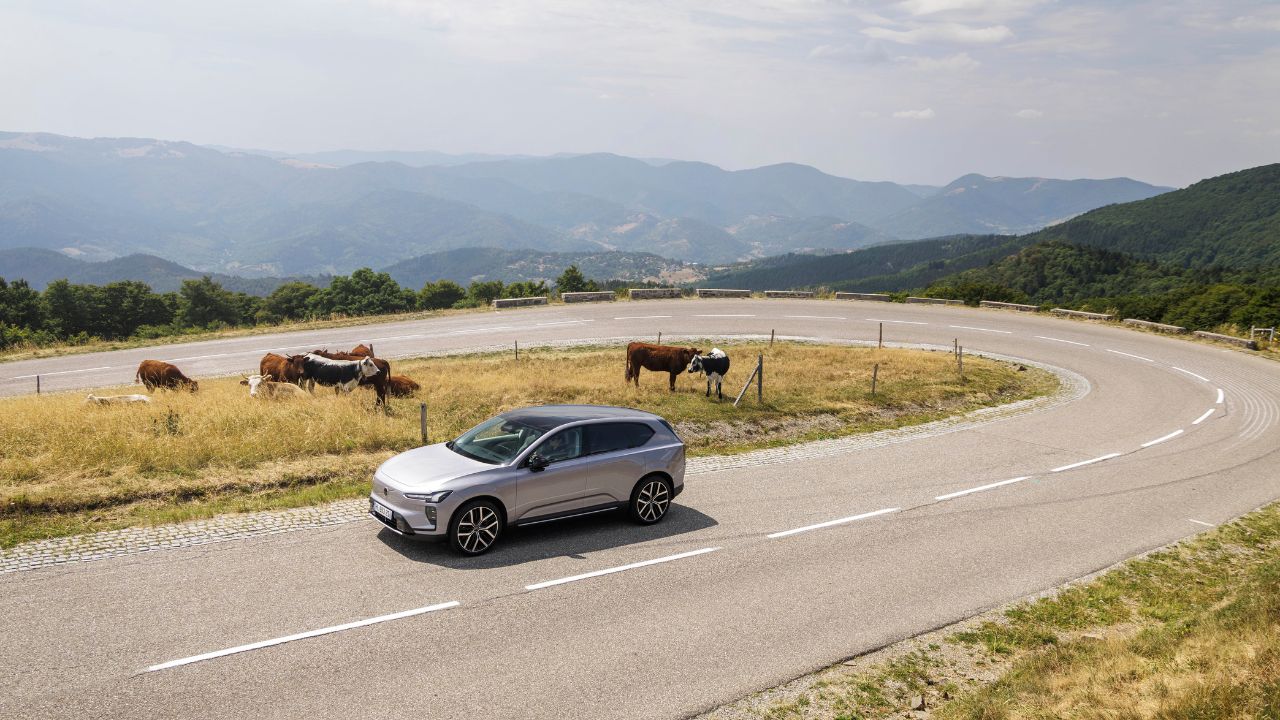 Volvo EX60 P10 AWD: Φόρτιση-αστραπή και 660 χλμ. αυτονομίας – Το ηλεκτρικό SUV που αλλάζει τα δεδομένα