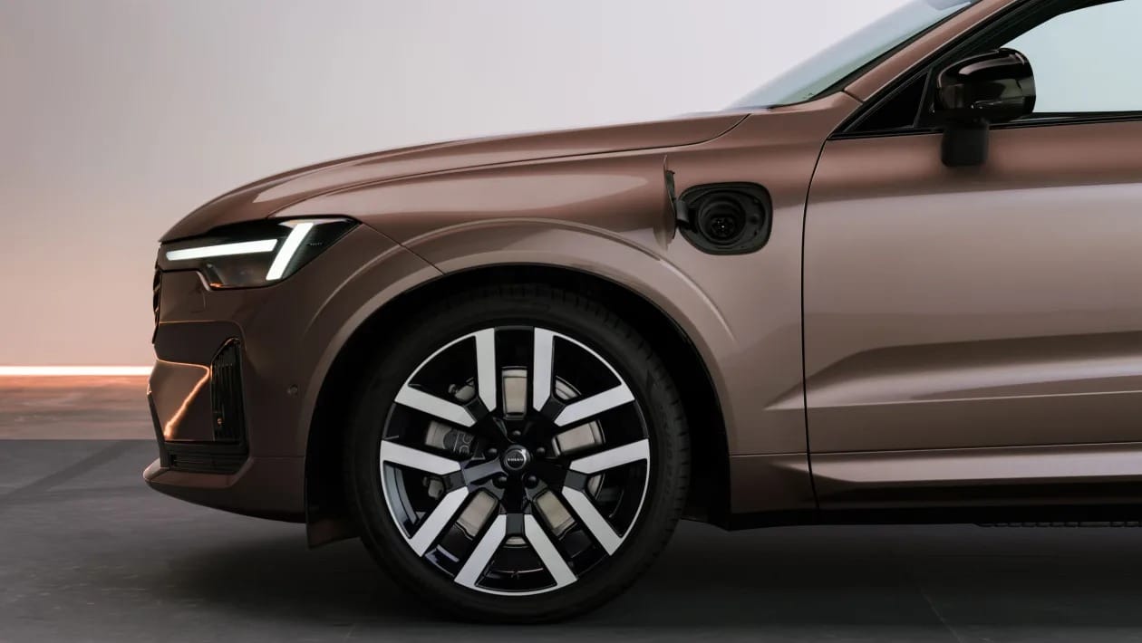 Νέο Volvo XC60 PHEV: Έως 200 χλμ. χωρίς να κάψει σταγόνα βενζίνης