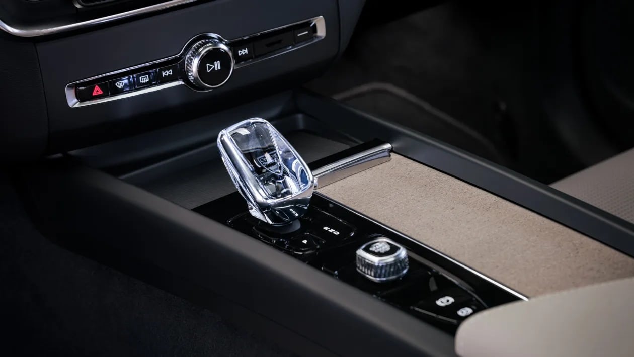 Νέο Volvo XC60 PHEV: Έως 200 χλμ. χωρίς να κάψει σταγόνα βενζίνης