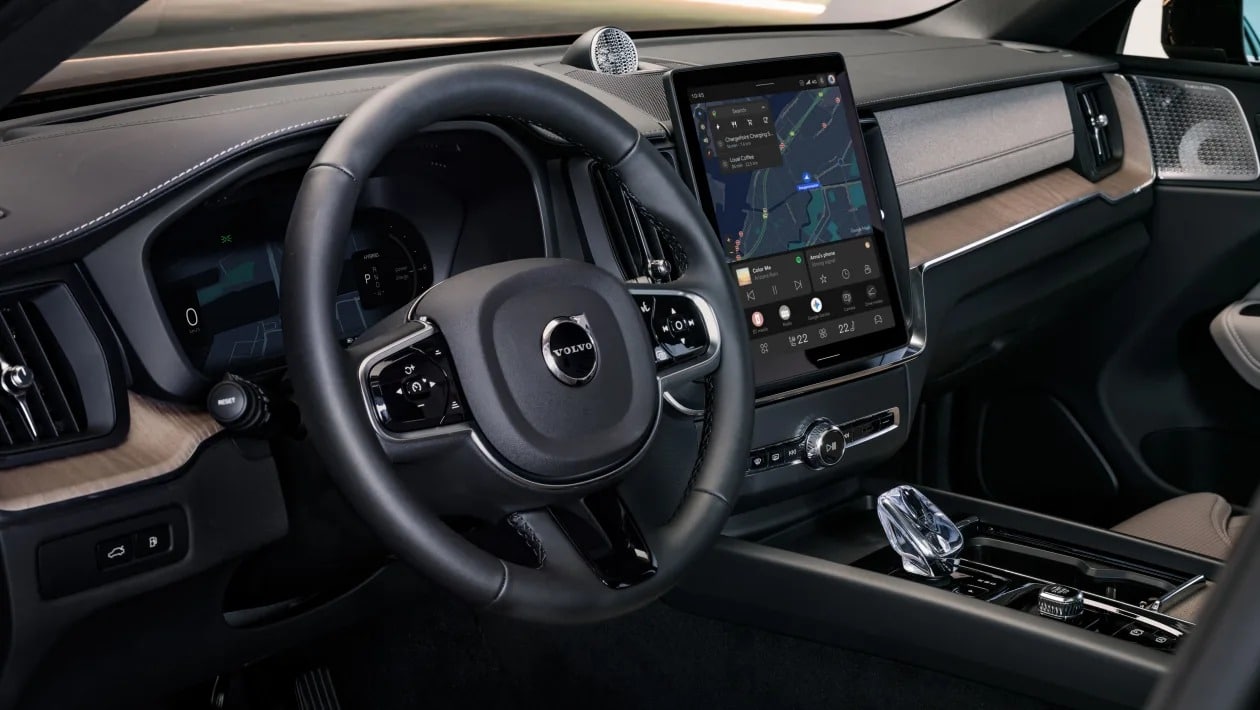 Νέο Volvo XC60 PHEV: Έως 200 χλμ. χωρίς να κάψει σταγόνα βενζίνης