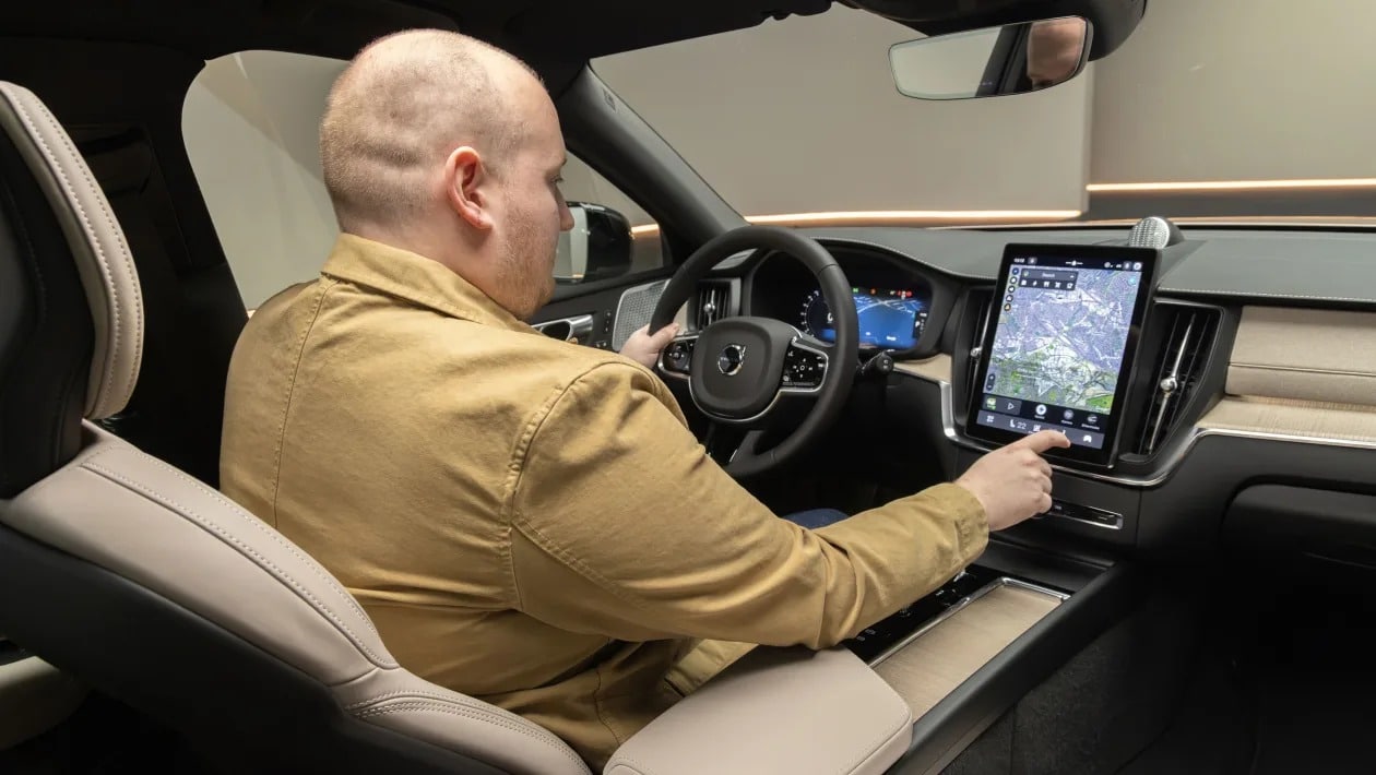 Νέο Volvo XC60 PHEV: Έως 200 χλμ. χωρίς να κάψει σταγόνα βενζίνης