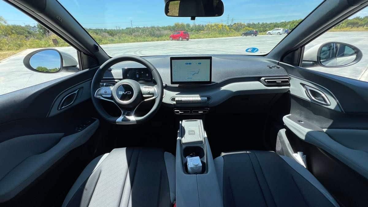 Twingo ή Dolphin Surf; Ποιο από τα δύο ηλεκτρικά ταιριάζει περισσότερο στην πόλη;