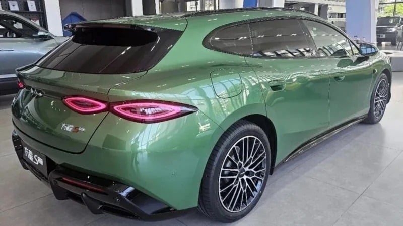 BYD Formula S GT: Ένα «καυτό» station wagon με φόρτιση 10%-97% σε μόλις 9'  