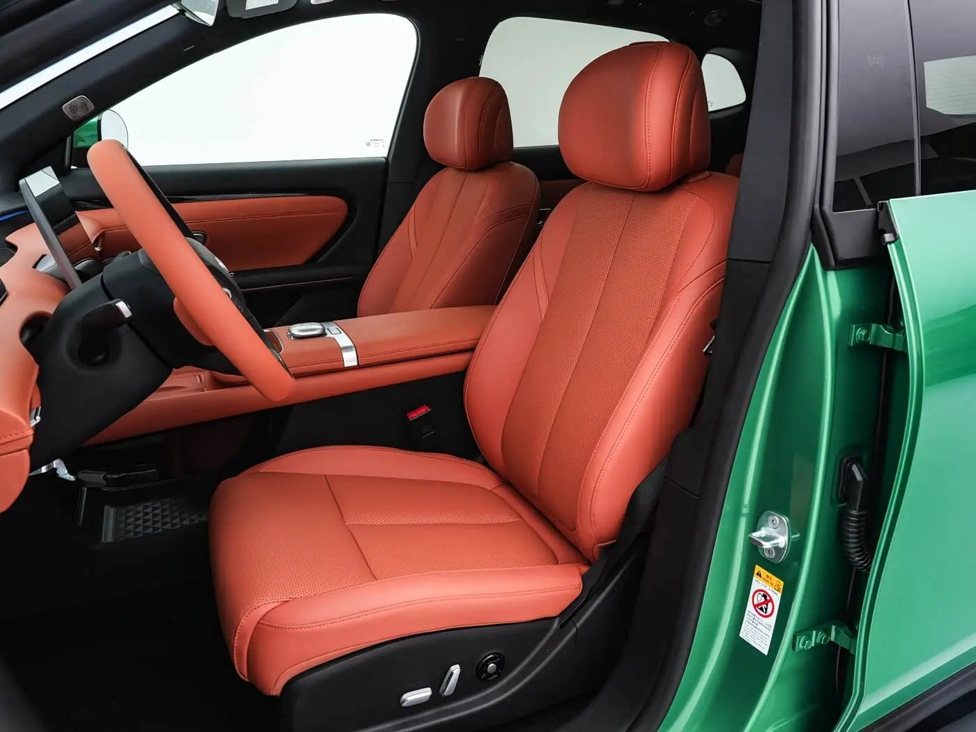 Νέο Changan Nevo Q06: Φορτίζει σε 9 λεπτά και κοστίζει €18.990 στη Κίνα
