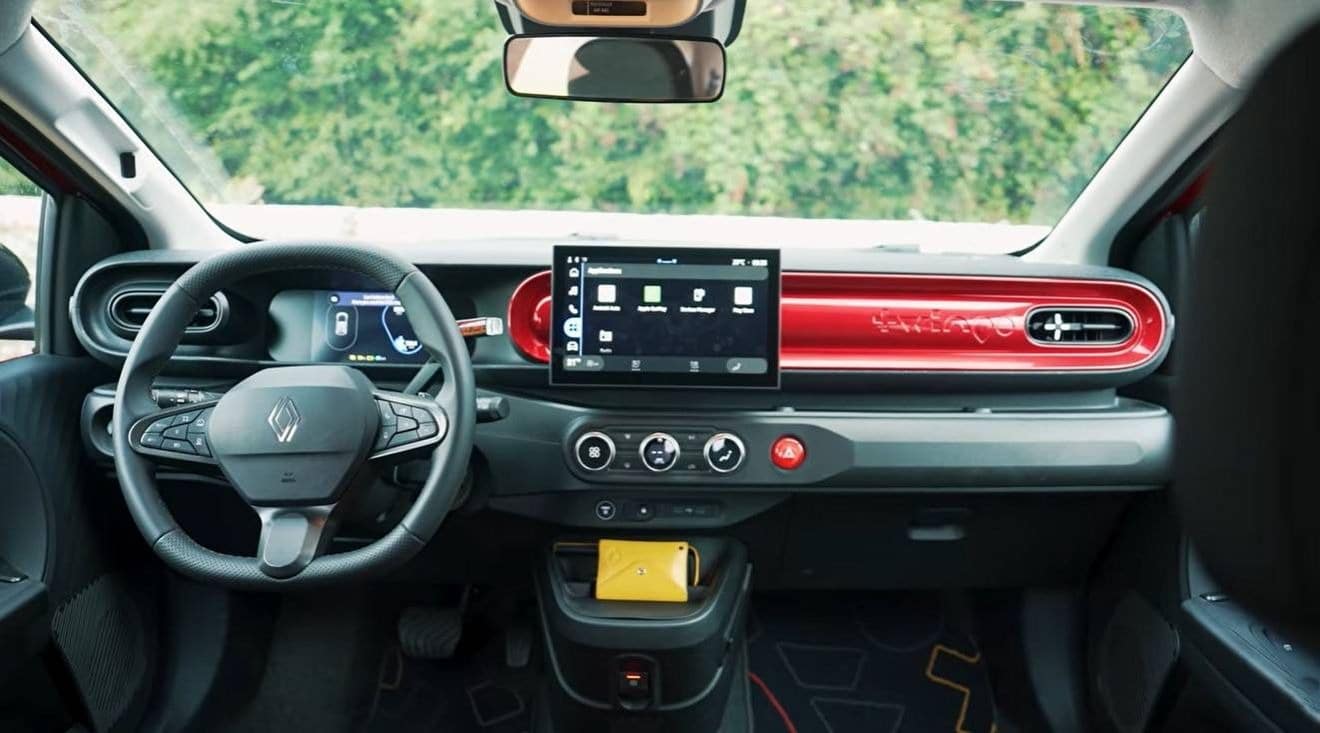 Twingo ή Dolphin Surf; Ποιο από τα δύο ηλεκτρικά ταιριάζει περισσότερο στην πόλη;