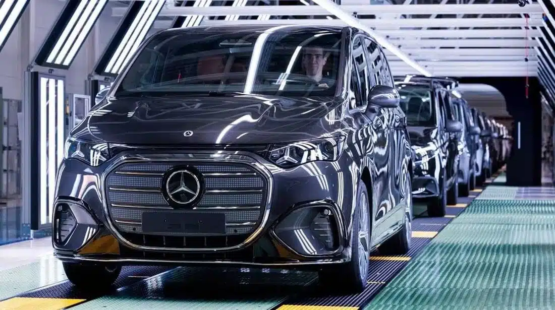 Mercedes-Benz VLE 400 4MATIC: 422 PS, 654 χλμ. αυτονομία και 8 θέσεις