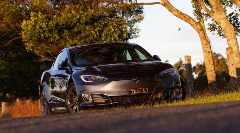 Αυτό το Tesla Model S «γράφει» ήδη 965.000 χλμ. και αποκαλύπτει το απίστευτο ιστορικό του