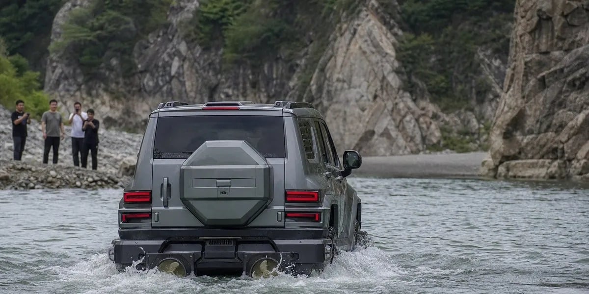 Geely Battleship 700 PHEV: Το SUV των 1.113 PS που διαθέτει προπέλες και σόναρ!