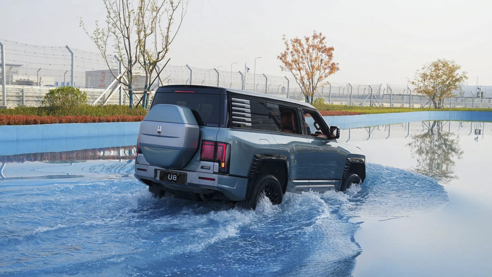 Geely Battleship 700 PHEV: Το SUV των 1.113 PS που διαθέτει προπέλες και σόναρ!